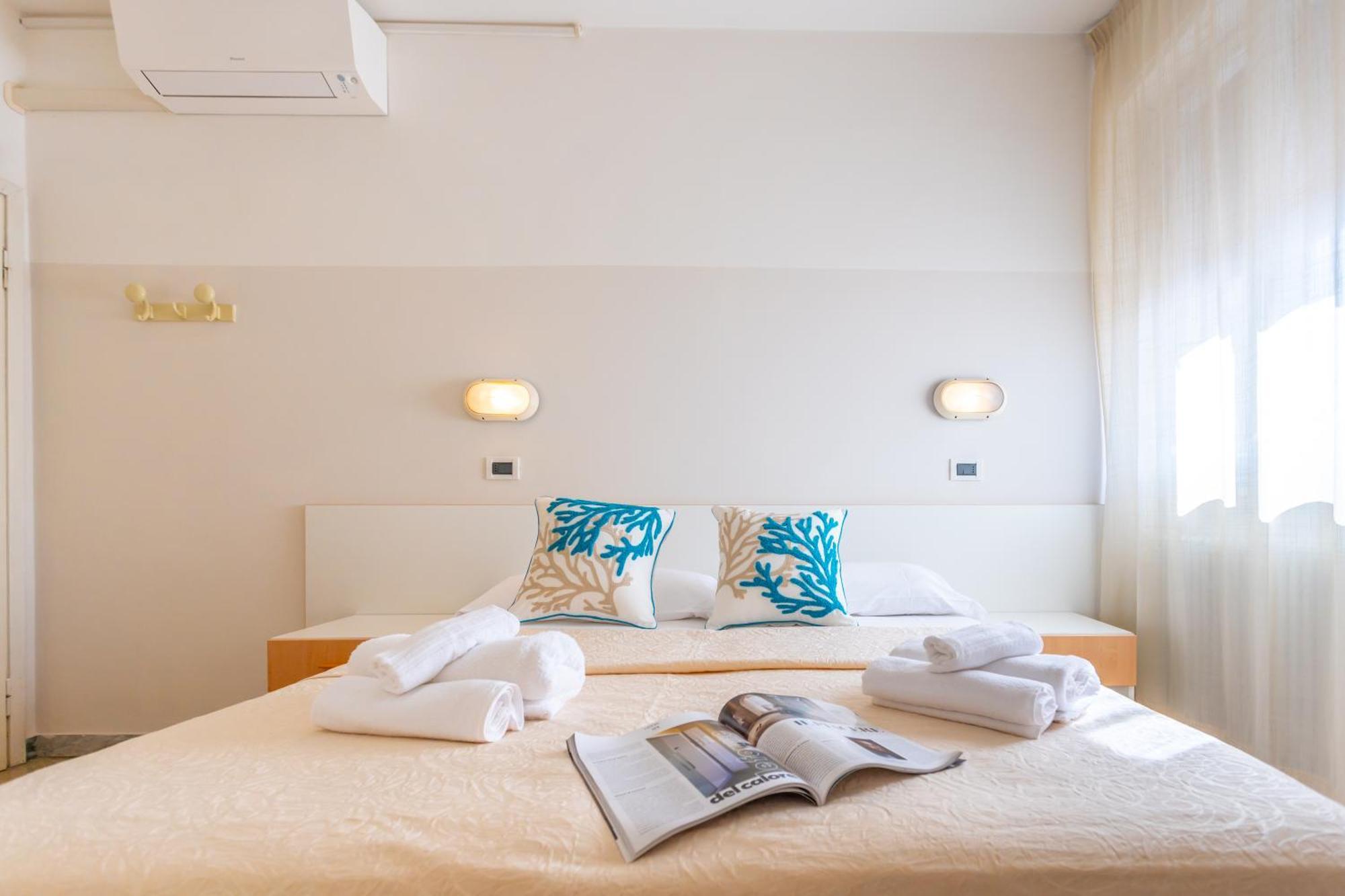 Hotel Selene - Vista Mare Riccione Eksteriør billede