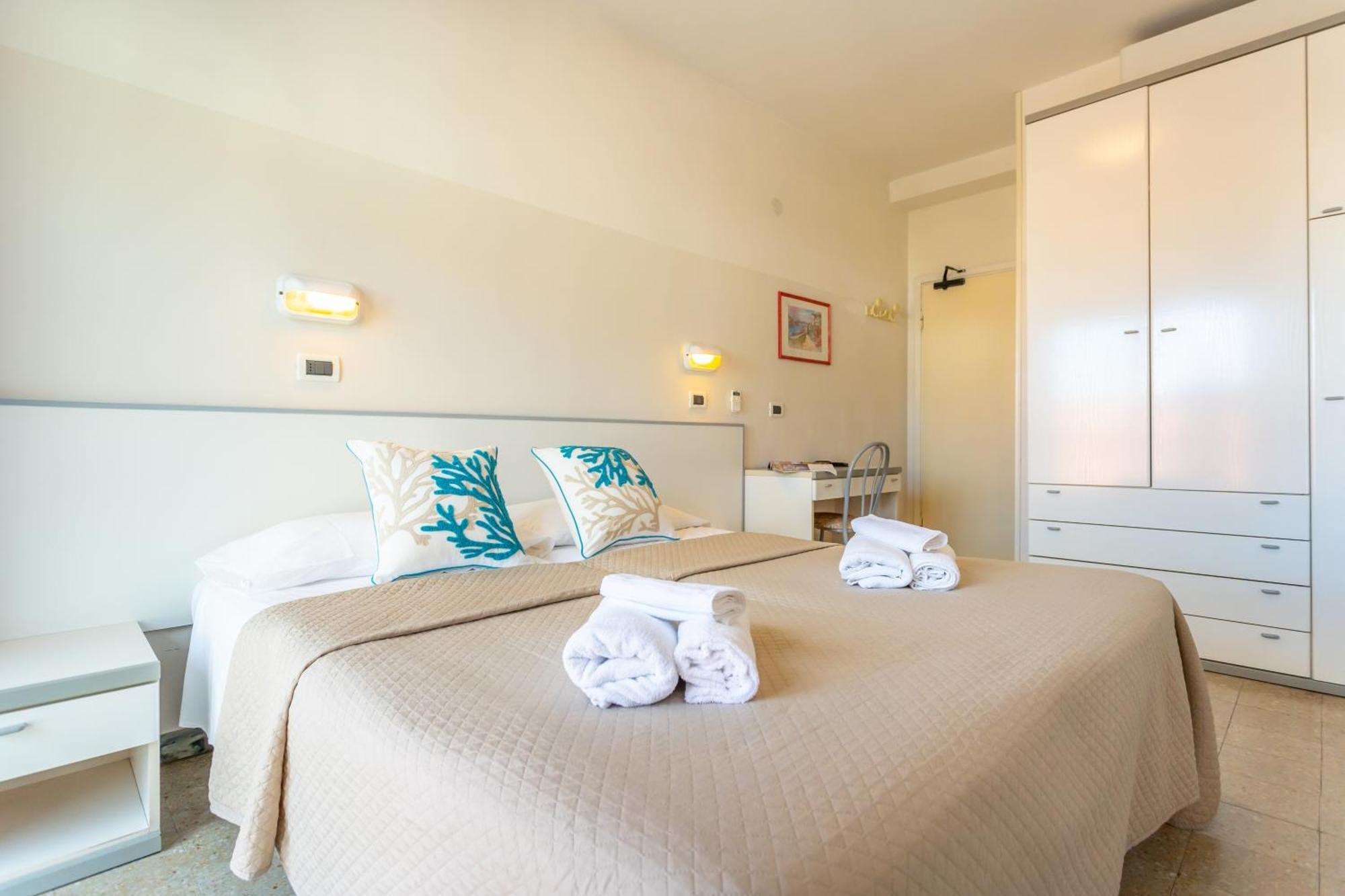 Hotel Selene - Vista Mare Riccione Eksteriør billede